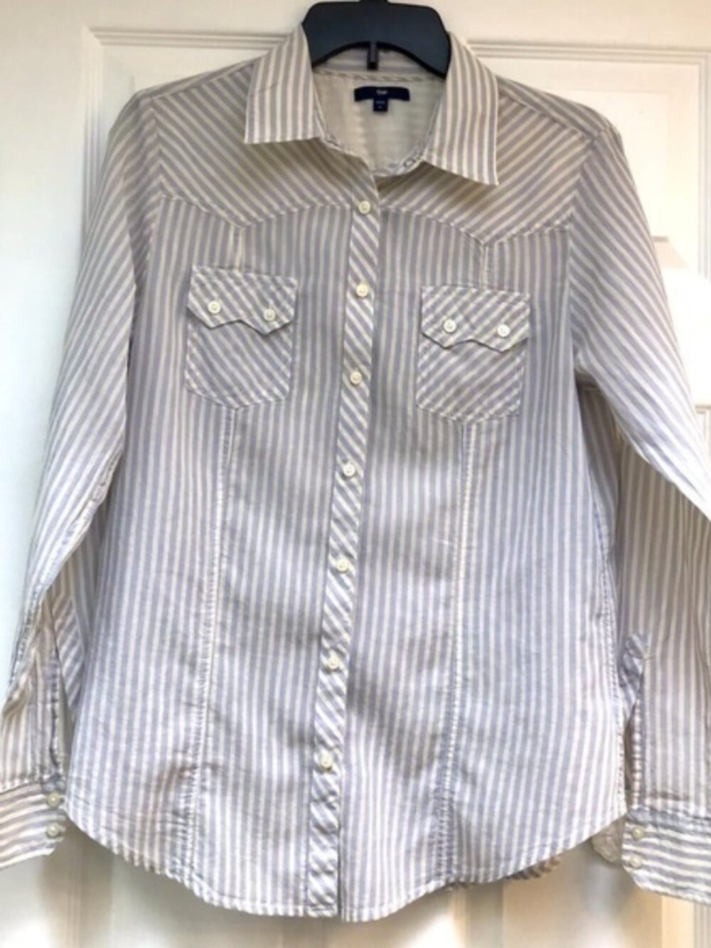 Gap Long Sleeved Button Front Tailored Western Yoke Lt Blue/Cream Stripes Top-L